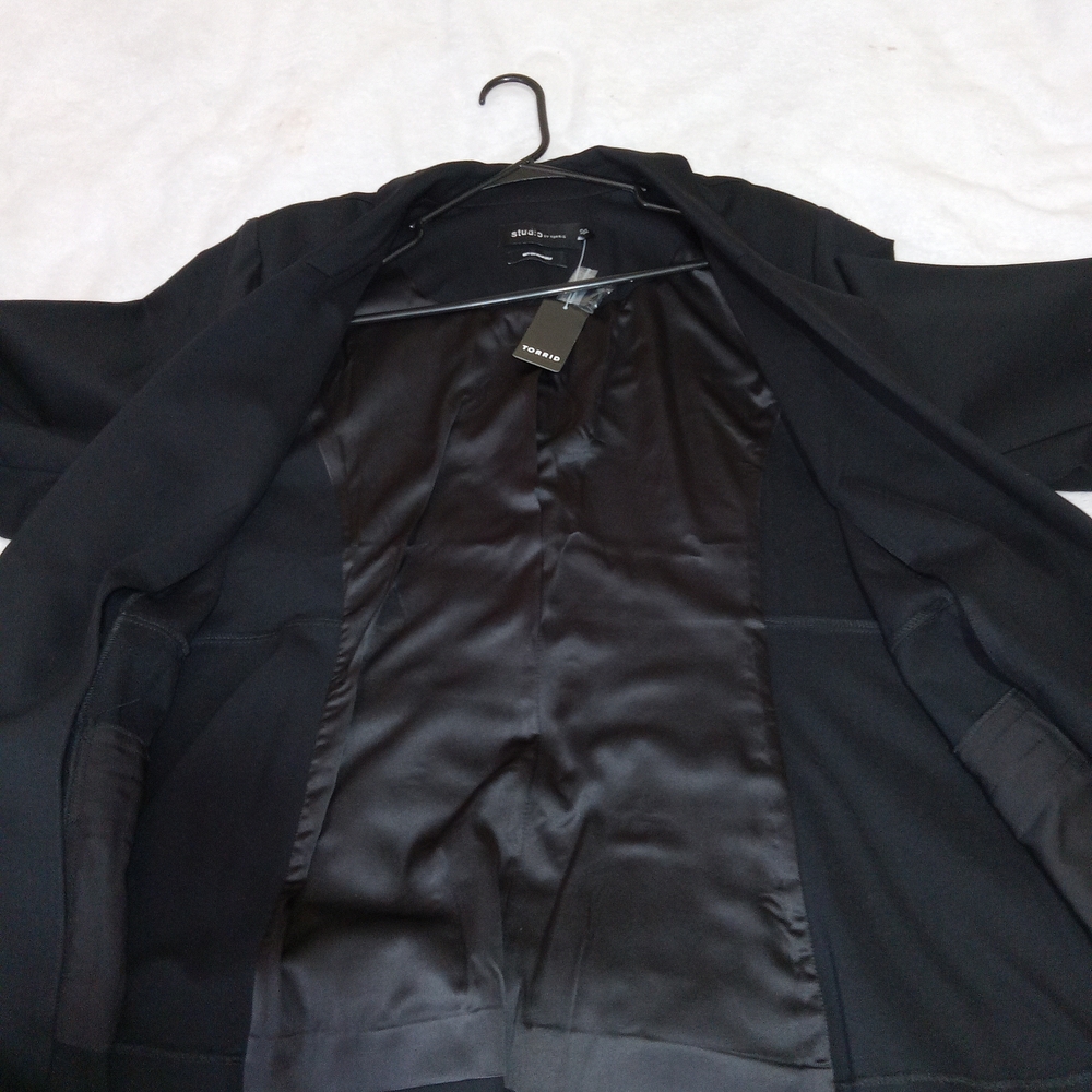 Torrid Womens Studio Ponte Tailored Fit 1 Button Blazer Jacket Size 4X NWT Black - Picture 15 of 16